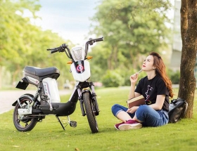 Ắc quy đắt, đi xe điện liệu có tiết kiệm?